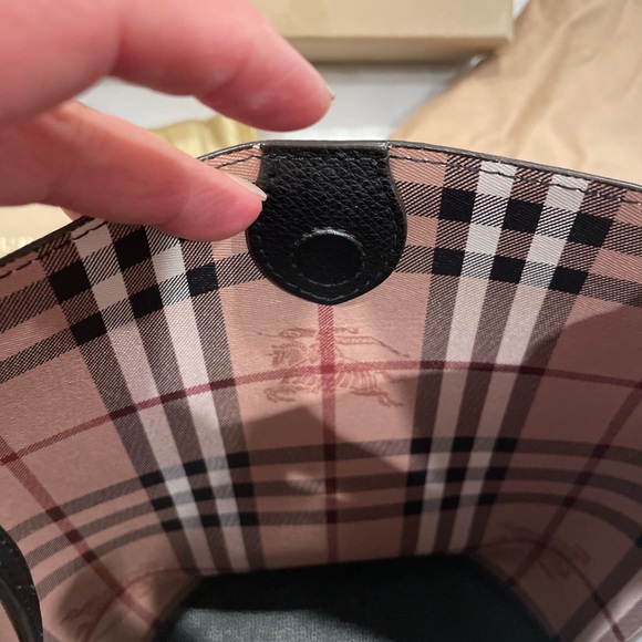 EUC Burberry bucket crossbody with dust bag and original tissue and box. Black - Picture 7 of 16